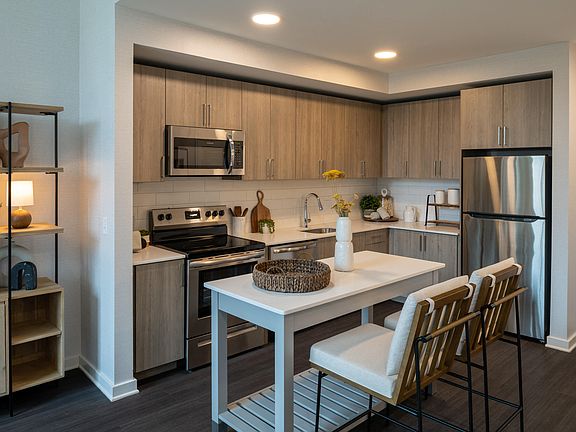3rd image of 7970 Maitland St #479