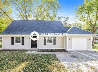 303 E 11th St, Kearney, MO 64060