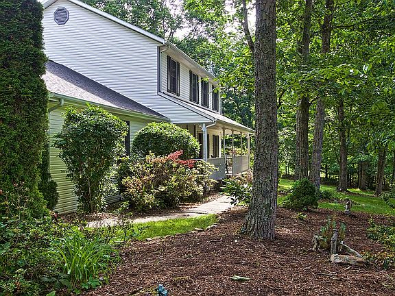 2nd image of 3310 Gordon Dr