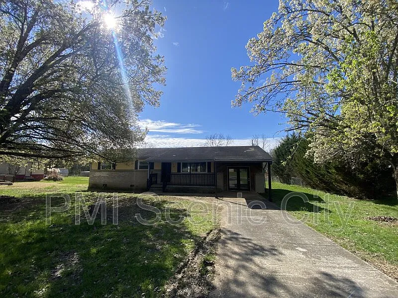 168 Reynolds Dr