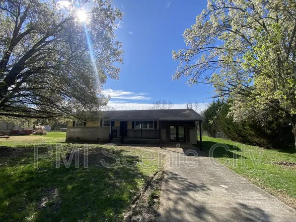 168 Reynolds Dr, Rossville, GA 30741