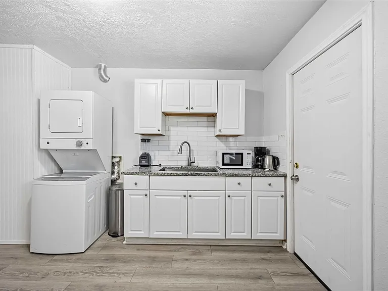 6726 Burkett St — Photo 4