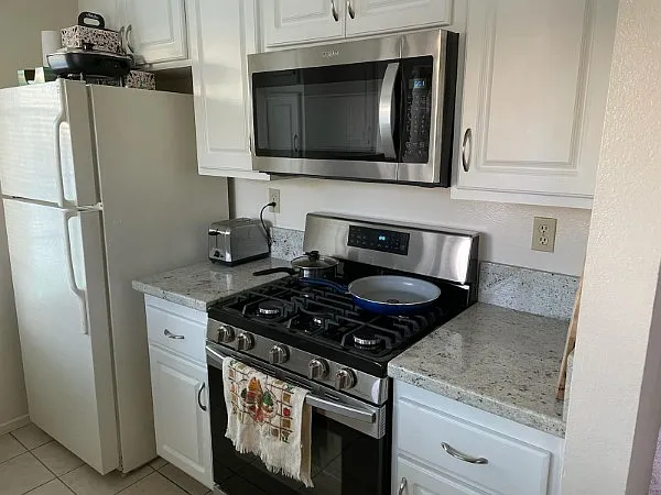 2 bed, 918 sqft, $2,800 — Photo 2
