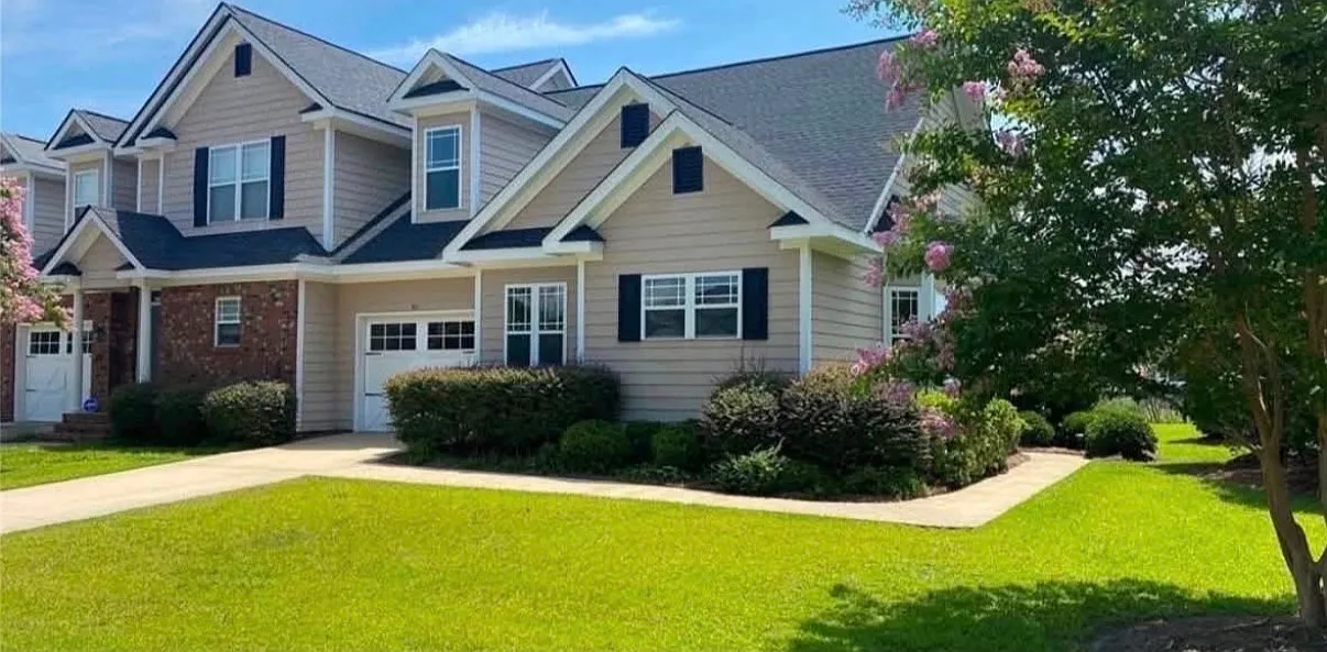 3 bed, 2.5 bath, 1742 sqft, $1,900 — Photo 1