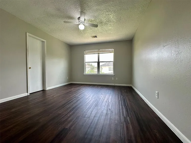 8607 Heather Bluff Ct — Photo 12