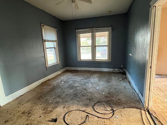 5th image of 404 E Main St
