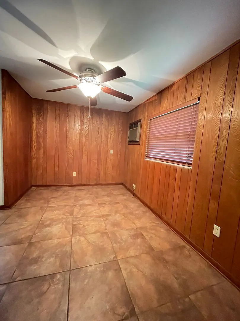 Conveniently located West Park Home! — Photo 2