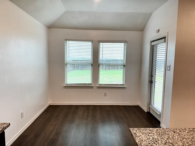 4325 Pyramid Dr — Photo 10