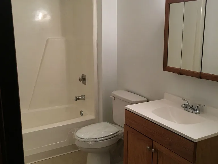 Hallwood Manor Apartments — Photo 48