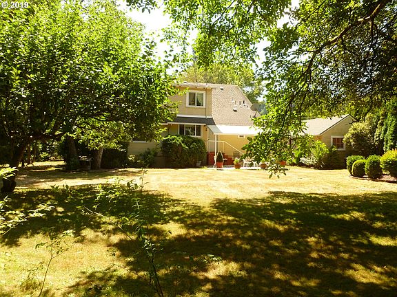 3rd image of 1490 Willamette Falls Dr