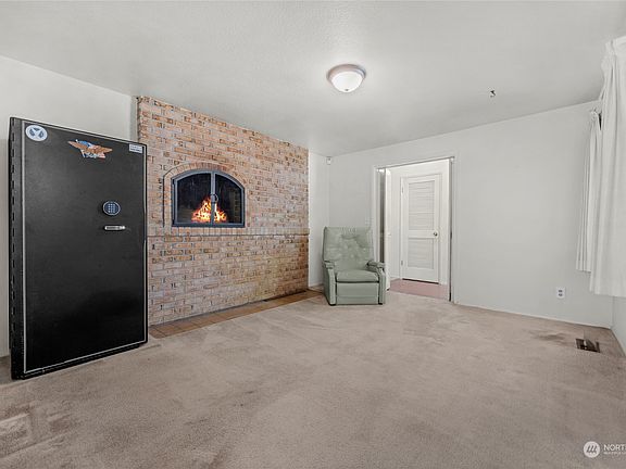 3rd image of 9526 47th Drive NE