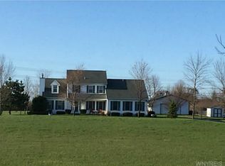 5795 Royalton Center Rd, Gasport, NY 14067