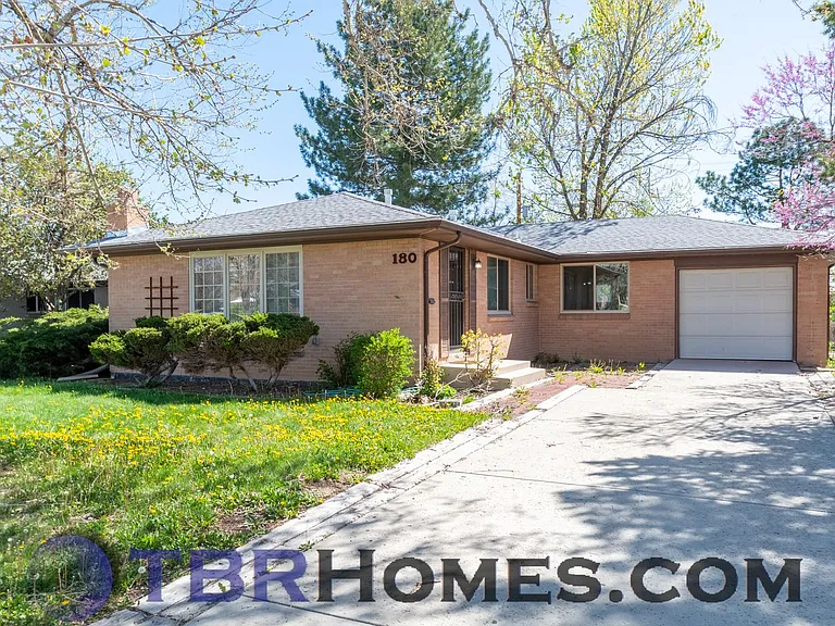 180 Agate Way — Photo 1