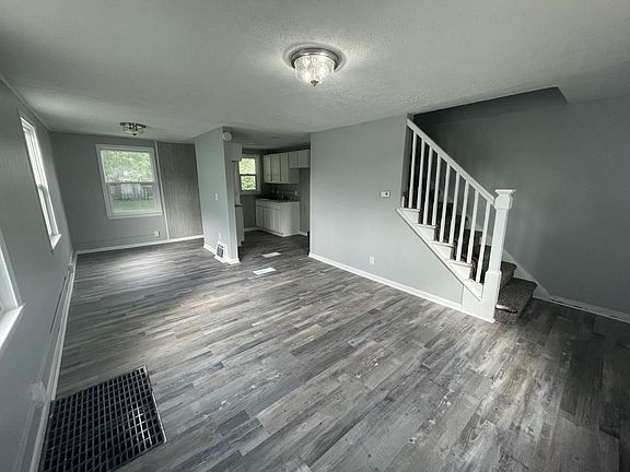 3rd image of 1000-1006 S 18th St #2B-1BA-900SQFT