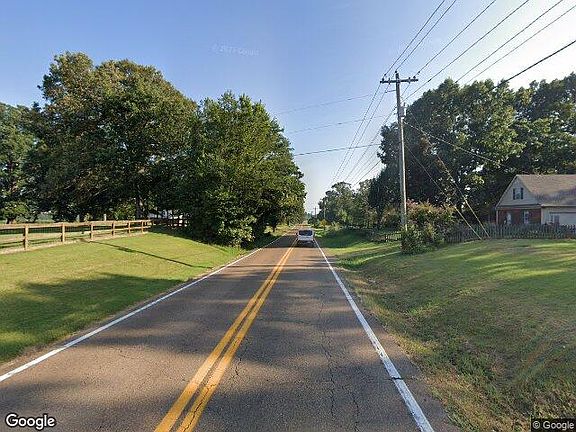 Exterior Neighborhood (street photo)