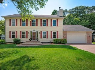 8401 Vagabond Ct N, Maple Grove, MN 55311