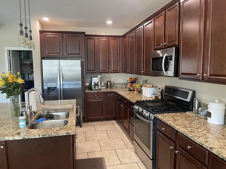 10510 Rollins Dr — Photo 4