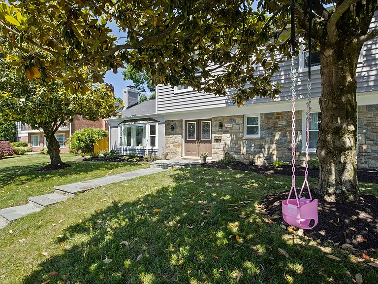 2606 N Quincy St — Photo 6