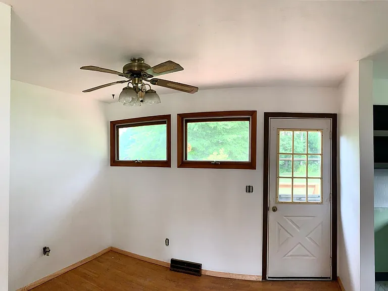 648 Bedford Rd — Photo 8