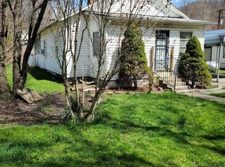 176 Log Town Rd, Ansted, WV 25812