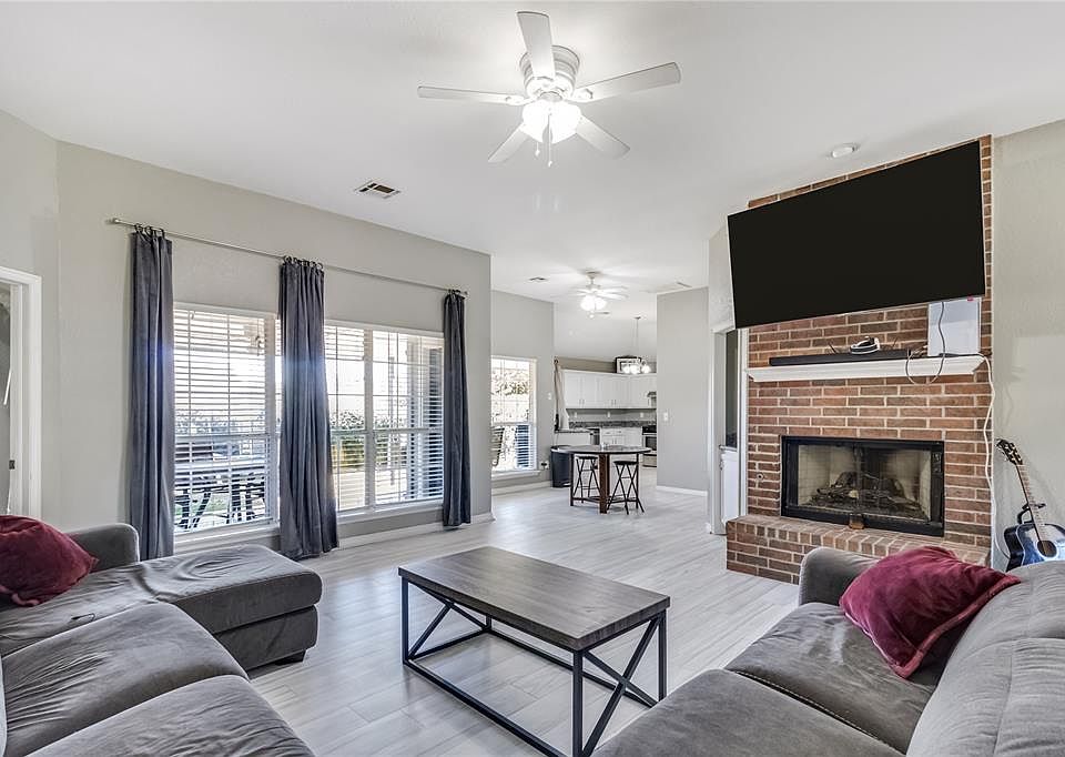 1st image of 716 Woodbriar
