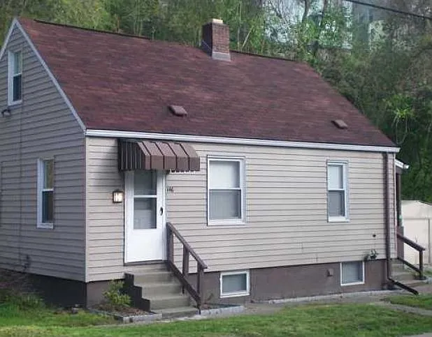 146 Center Ave photo 1