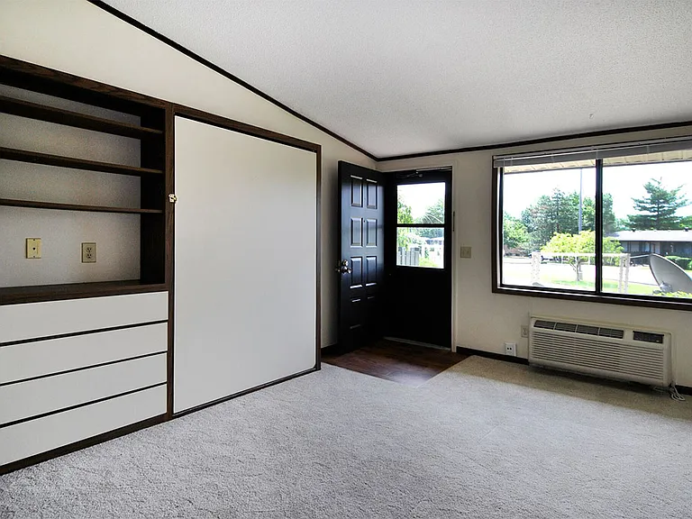 Surrey Park Apartments — Photo 19