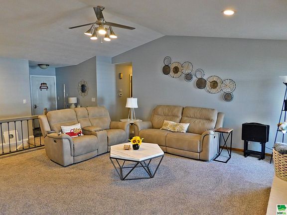 3rd image of 3818 Mohave Dr