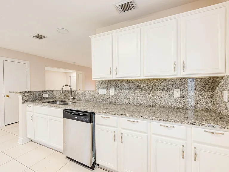 7322 Parkland Manor Dr — Photo 9