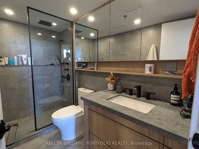 347 Sorauren Ave #122 — Photo 20