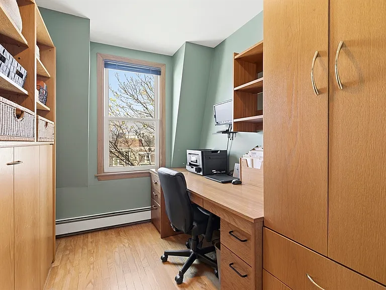 419 E 3rd St #3 — Photo 11