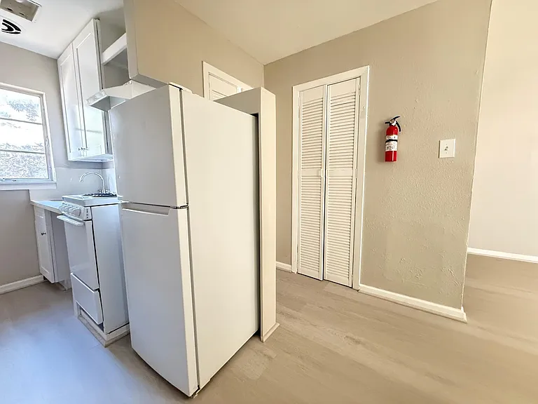 2501 Yoakum Blvd #15 — Photo 9
