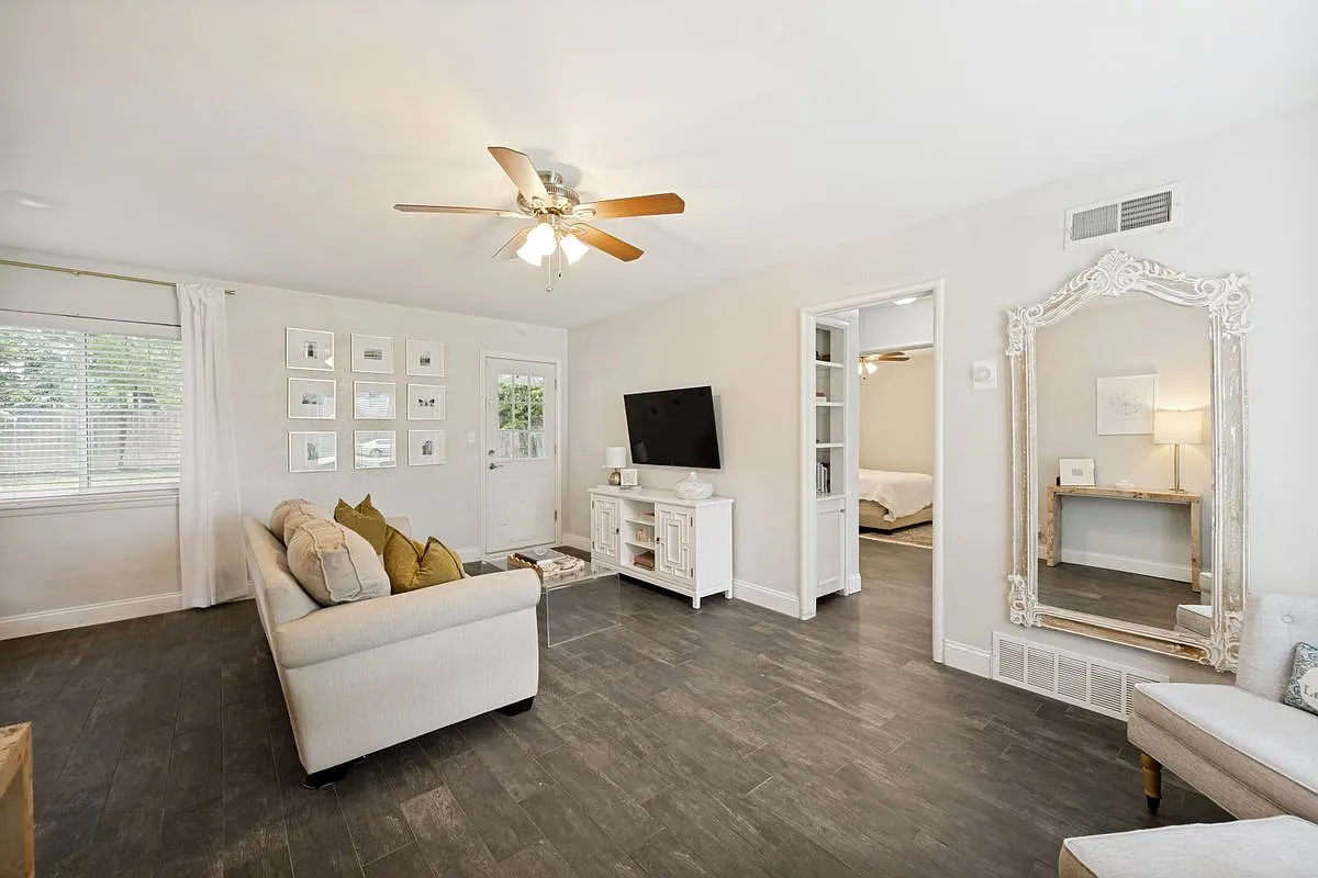 2 bed, 1.0 bath, 882 sqft, $1,550 — Photo 4