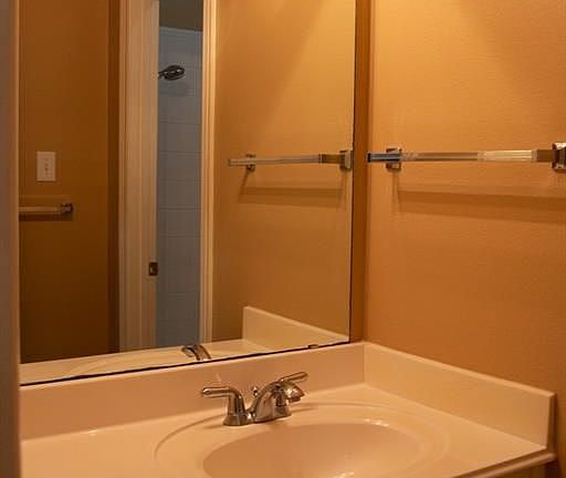 3rd image of 2823 Capecrest Dr