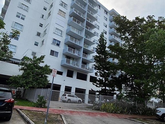 3rd image of 6900 Bay Dr APT 9F