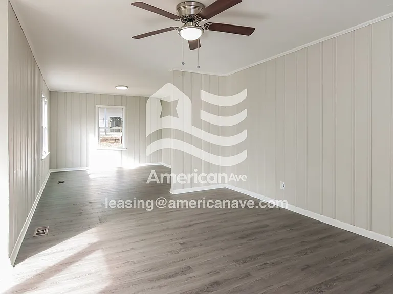 1363271_005_living_room_14157016.jpg