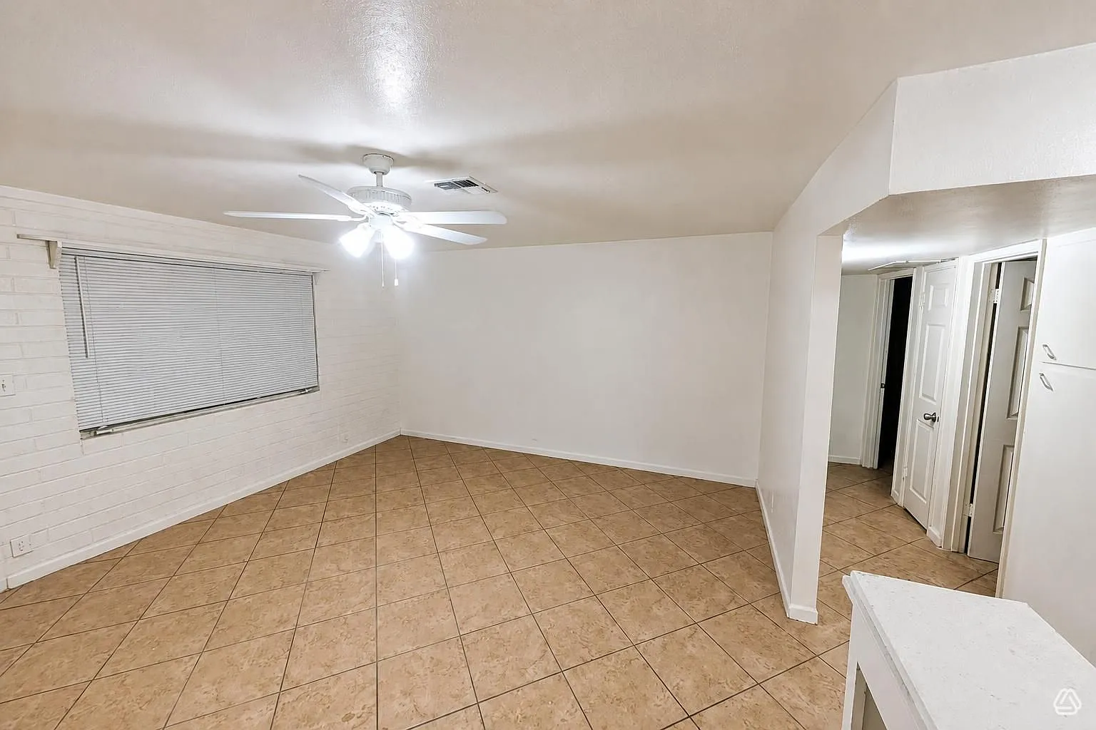 2 bed, 890 sqft, $1,550 — Photo 4