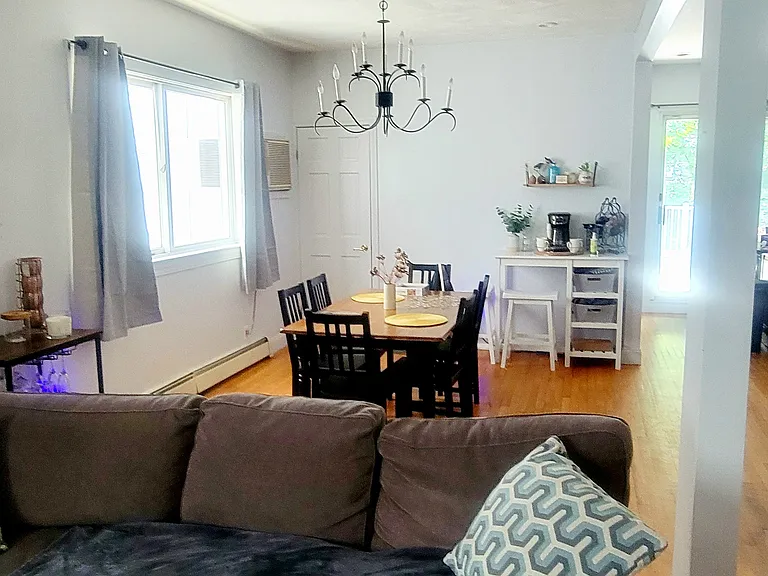 887 E 4th St #1 — Photo 8