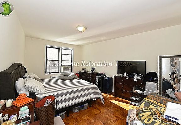 4th image of 30-91 Crescent St #1J