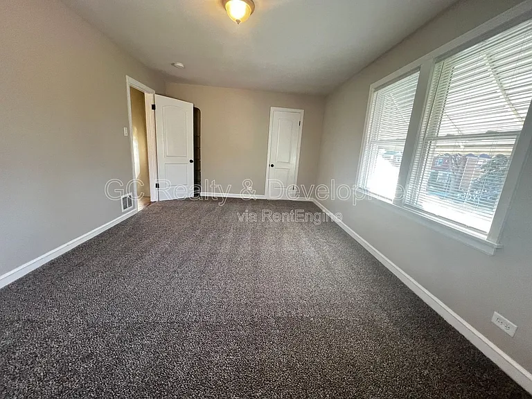 9121 S Utica Ave — Photo 14