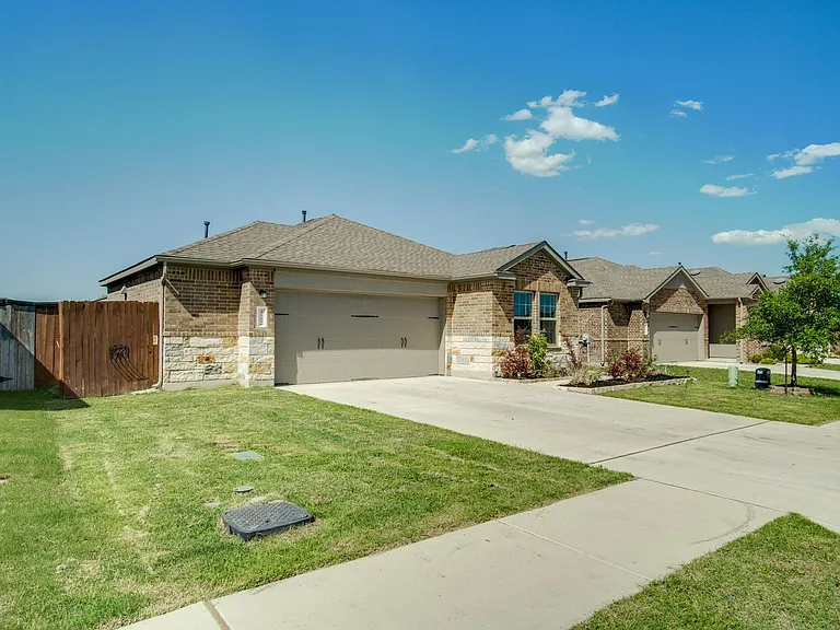 3352 Lauren Nicole Ln — Photo 2