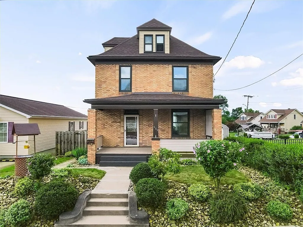 609 W College St photo 1