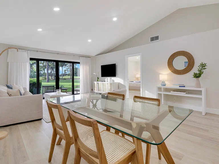 523 Club Dr — Photo 15