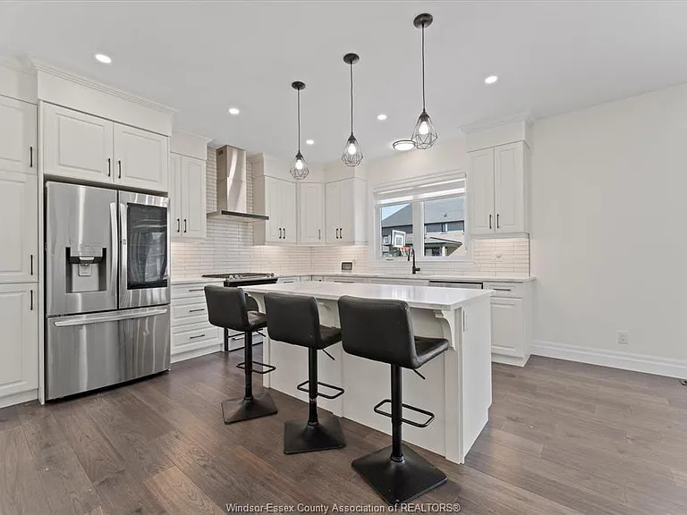 601 Holburn St — Photo 18