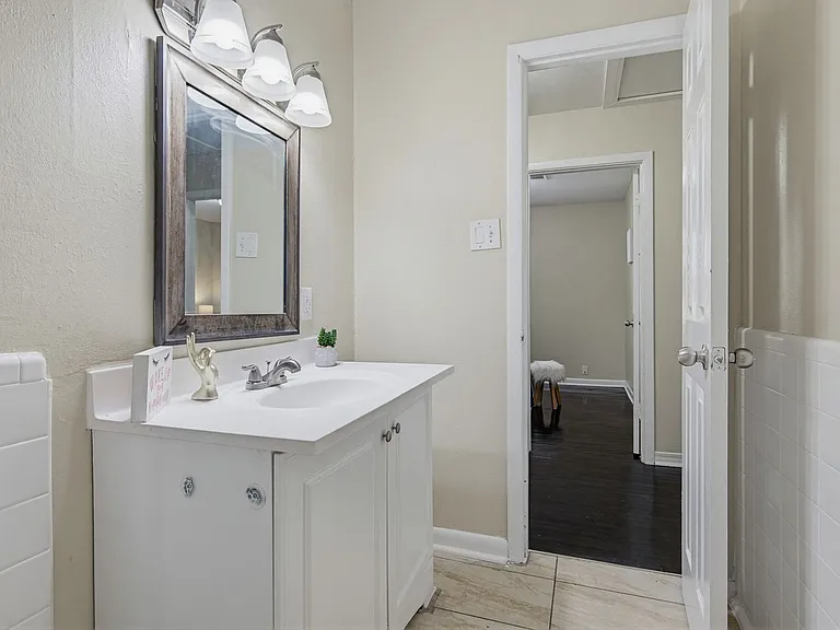1095 Texas Pkwy — Photo 33