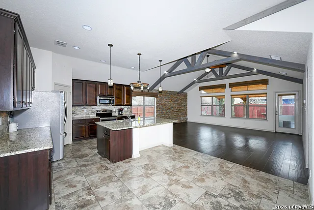 3 bed, 2.0 bath, 1958 sqft, $2,150 — Photo 4