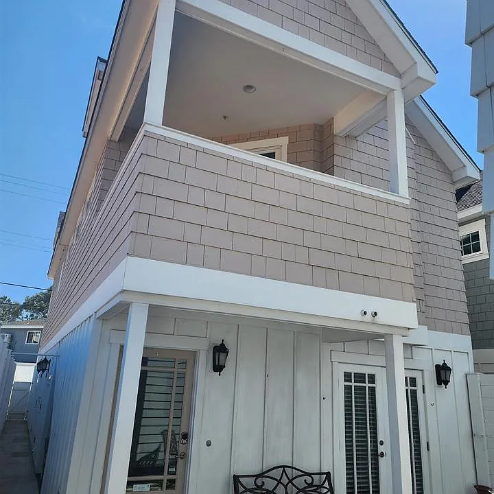 851 G Ave