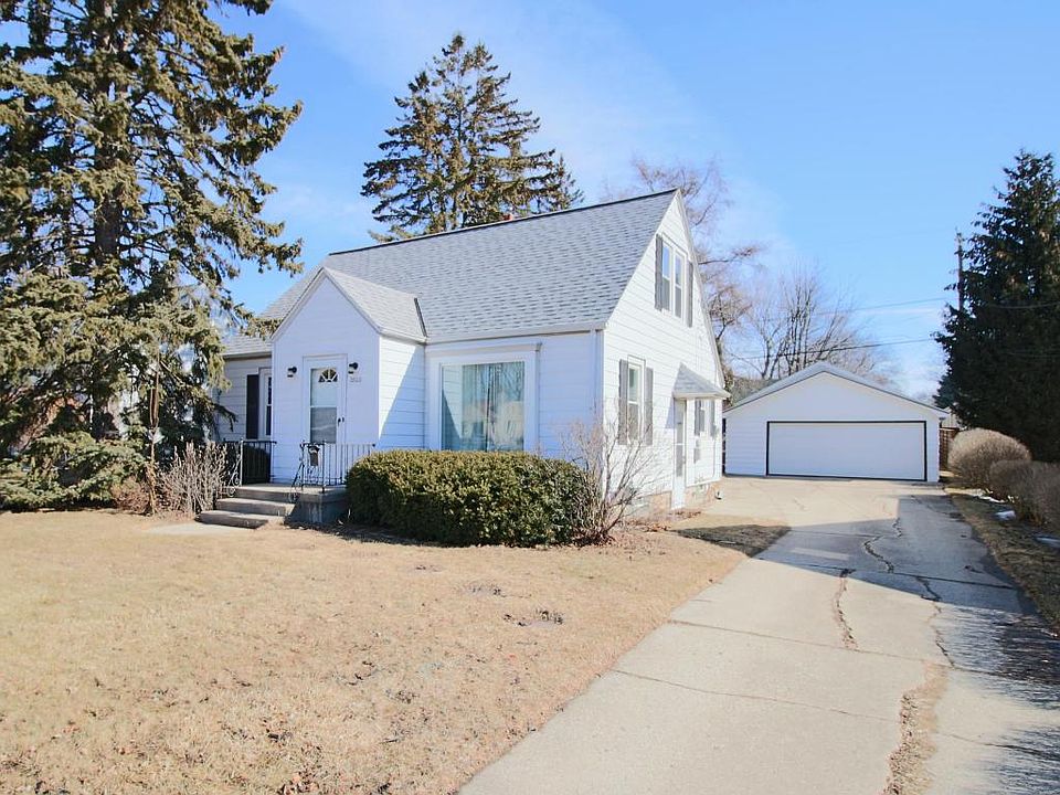 1st image of 2808 S 76th St