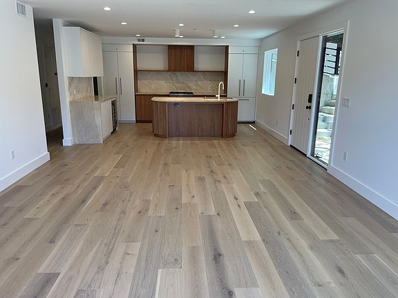 Kithen/ Family room combo