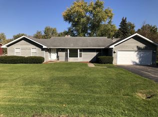 2071 Garden Rd, Aurora, IL 60506